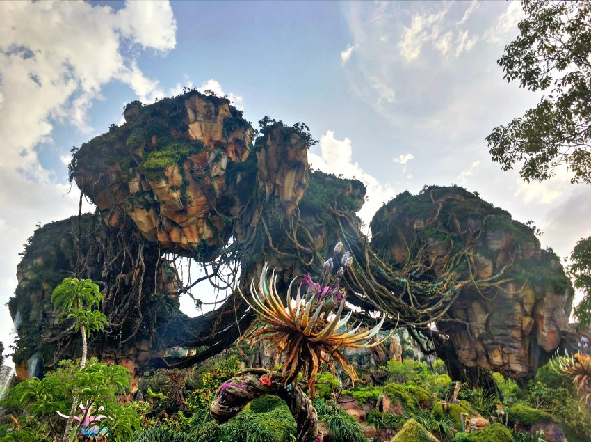 Pandora the World of AVATAR floating mountains