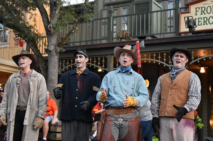 Cadaver Dans Disney Halloween party