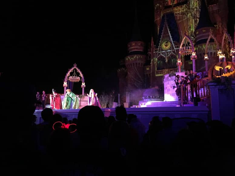 Hocus Pocus Spelltacular Show Disney Halloween Party