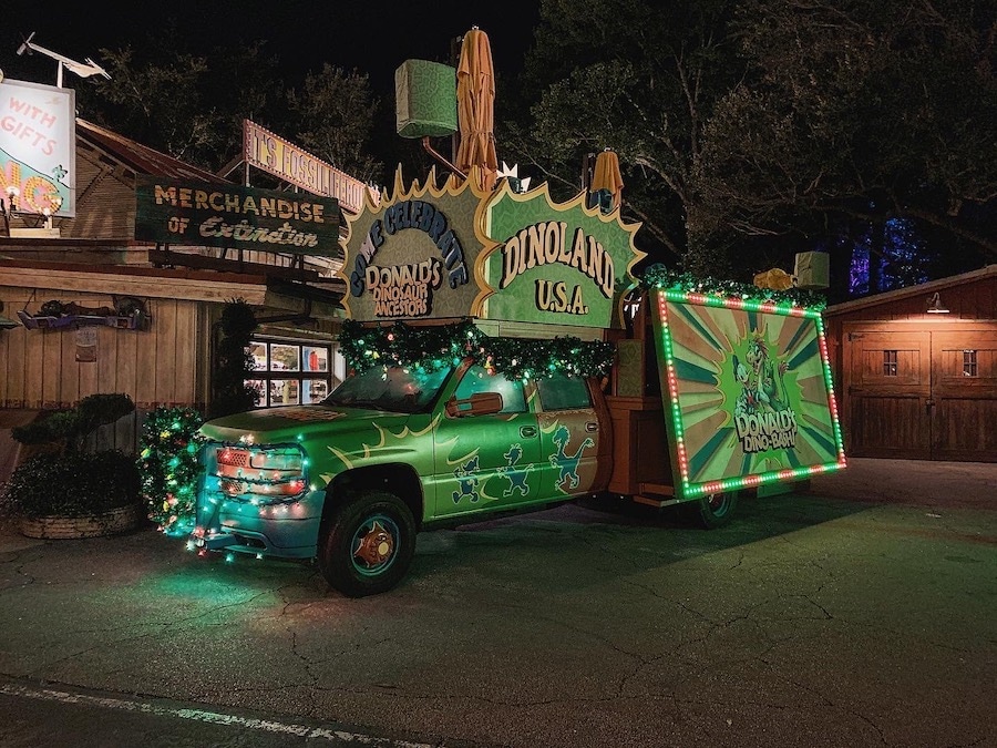 Donalds Dino Bash Holiday Decor Truck